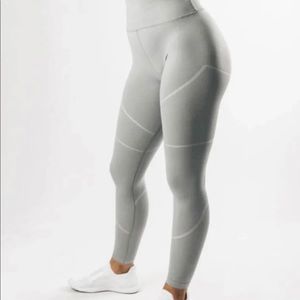 Alphalete OG revival leggings in Silver Sky